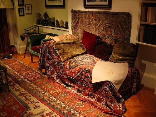 http://commons.wikimedia.org/wiki/File:Freud_Sofa.JPG