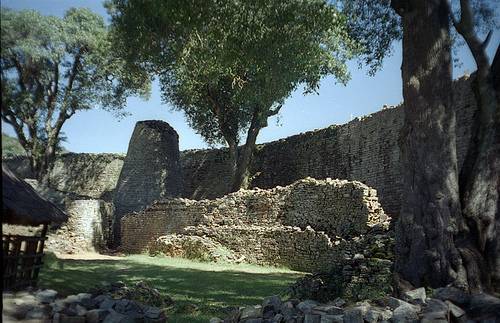 http://commons.wikimedia.org/wiki/Image:Great-Zimbabwe-2.jpg