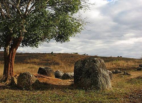 http://commons.wikimedia.org/wiki/File:Plainofjars_2.jpg