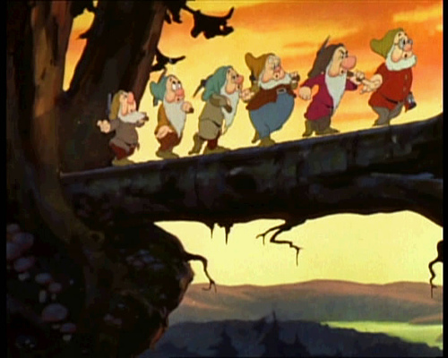 http://commons.wikimedia.org/wiki/Image:Snow_white_1937_trailer_screenshot_%282%29.jpg