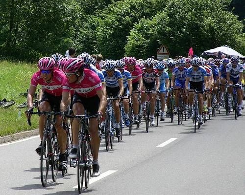 http://commons.wikimedia.org/wiki/Image:TourDeFrance_2005_07_09.jpg