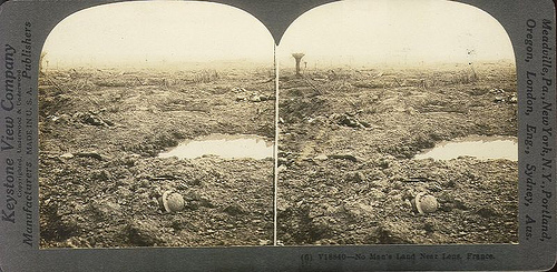 http://commons.wikimedia.org/wiki/Image:WorldWarINomansLandStereo1.jpg