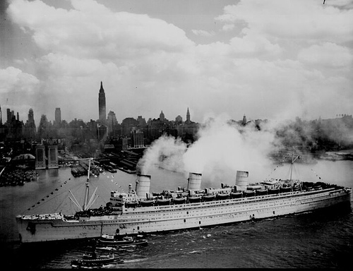 http://en.wikipedia.org/wiki/Image:Queenmary-ship.jpg