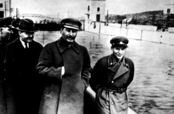 http://commons.wikimedia.org/wiki/File:Voroshilov,_Molotov,_Stalin,_with_Nikolai_Yezhov.jpg