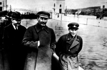 http://commons.wikimedia.org/wiki/File:Voroshilov,_Molotov,_Stalin,_with_Nikolai_Yezhov.jpg