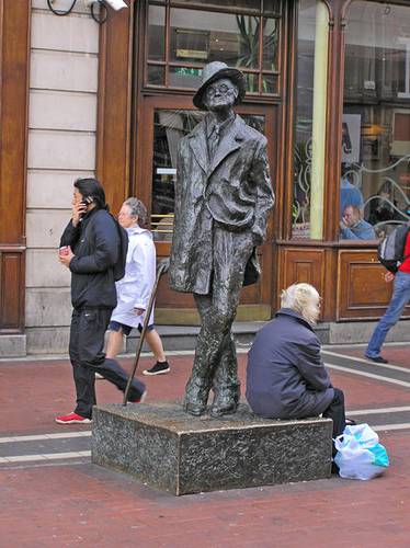 http://commons.wikimedia.org/wiki/Image:JamesJoyceStatue.JPG