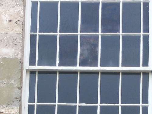 http://commons.wikimedia.org/wiki/File:FremantlePrisonWindowIllusion.JPG