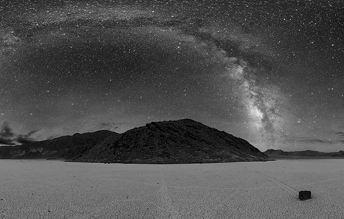 http://commons.wikimedia.org/wiki/Image:Deathvalleysky_nps_big.jpg