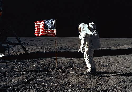 2007-11-10-in-event-of-moon-disaster http://commons.wikimedia.org/wiki/Image:Buzz_salutes_the_U.S._Flag.jpg