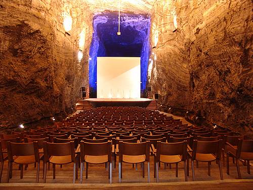 http://commons.wikimedia.org/wiki/File:Auditorio_catedral_de_sal.JPG