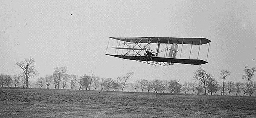 http://commons.wikimedia.org/wiki/File:1904WrightFlyer.jpg