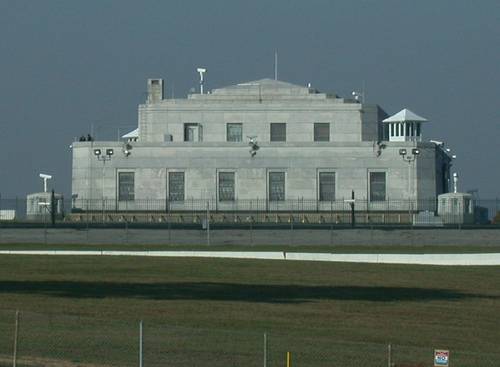 http://commons.wikimedia.org/wiki/File:U.S._Bullion_Depository.jpg