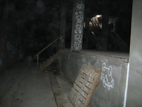 http://commons.wikimedia.org/wiki/File:Cincinnati_Subway_Entrance_01_2005_10_22.JPG