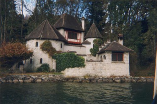 http://commons.wikimedia.org/wiki/File:Tour_bollingen_CGJung.jpg