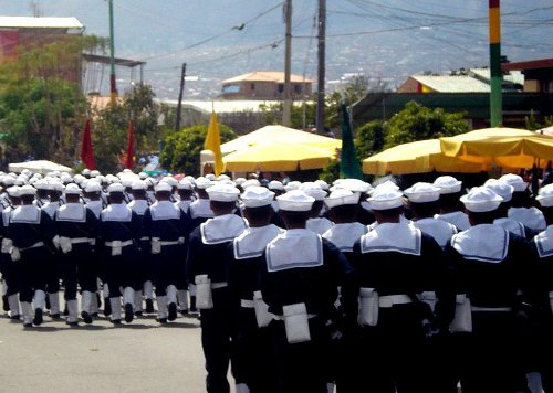 http://commons.wikimedia.org/wiki/File:Marines_de_Bolivia_desfilando.jpg