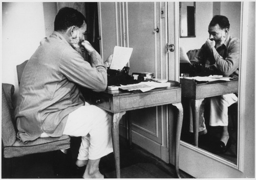 http://commons.wikimedia.org/w/index.php?title=File:Ernest_Hemingway_in_London_at_Dorchester_Hotel_1944_-_NARA_-_192672.tif&page=1