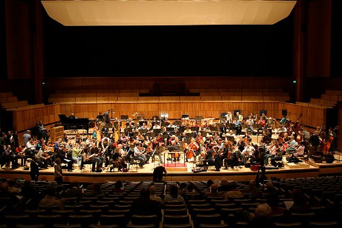 http://commons.wikimedia.org/wiki/File:London_Fhilharmonic_Orchestra_rehersal.JPG