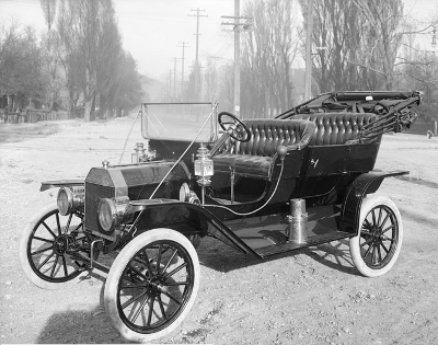 http://commons.wikimedia.org/wiki/File:1910Ford-T.jpg