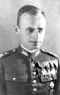 http://commons.wikimedia.org/wiki/File:Witold_Pilecki_1.JPG