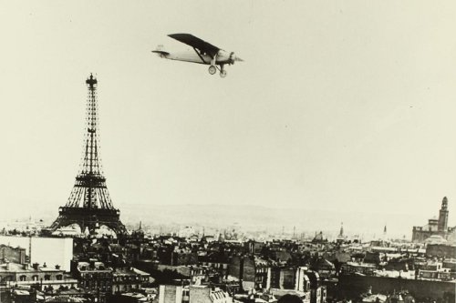 http://commons.wikimedia.org/wiki/File:Spirit_II_in_flight_over_Paris._Built_for_the_San_Diego_Aerospace_Museum._Burned_in_1978_n4.jpg