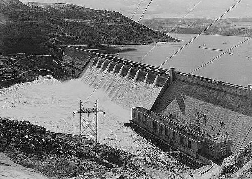 http://commons.wikimedia.org/wiki/File:Grand_Coulee_Dam_no_forebay.jpg