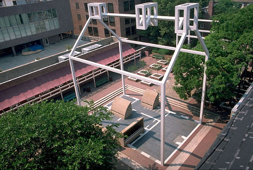 commons.wikimedia.org/wiki/File:Independence_National_Historical_Park_Franklin_Court_Ghost_Structure.jpg