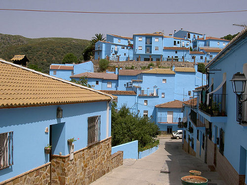 http://commons.wikimedia.org/wiki/File:J%C3%BAzcar_M%C3%A1laga_Andalusia_Spain_smurf_town.jpg
