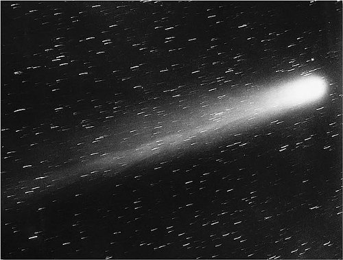 http://commons.wikimedia.org/wiki/File:Halley%27s_Comet_-_May_29_1910.jpg
