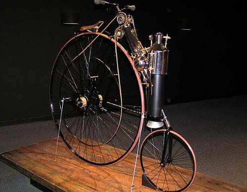 http://commons.wikimedia.org/wiki/File:1884_Copeland_Steam_Cycle_%28replica%29_The_Art_of_the_Motorcycle_-_Memphis.jpg