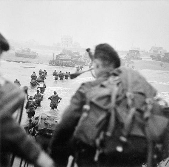 http://commons.wikimedia.org/wiki/File:Landing_on_Queen_Red_Beach,_Sword_Area.jpg