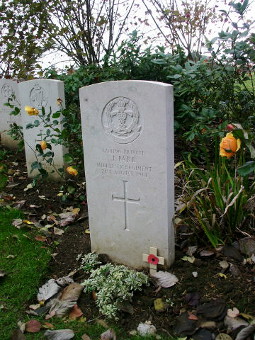 https://commons.wikimedia.org/wiki/File:Private_John_Parr_grave_at_St_Symphorien_cemetery.jpg