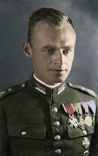 https://commons.wikimedia.org/wiki/File:Witold_Pilecki_in_color.jpg