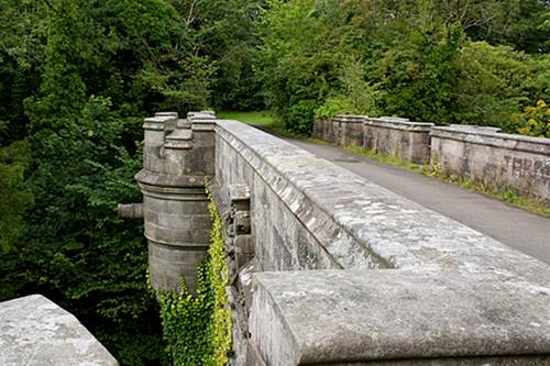 https://en.wikipedia.org/wiki/File:OvertounBridge.jpg