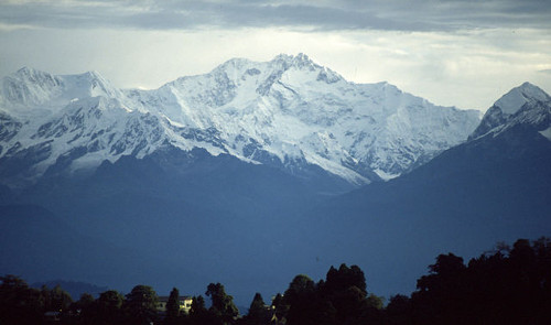 https://commons.wikimedia.org/wiki/File:Kangchenjunga_view_from_Darjeeling.jpg