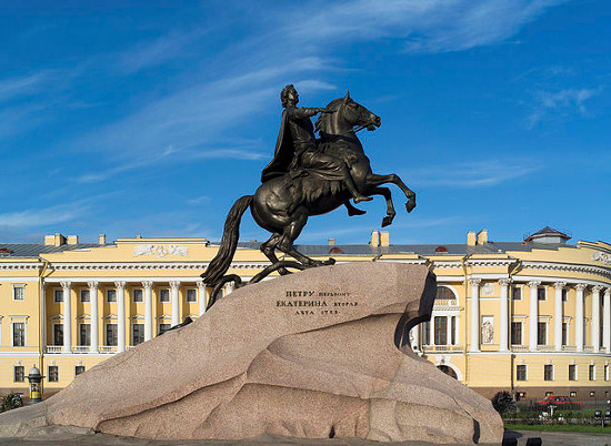 https://commons.wikimedia.org/wiki/File:The_Bronze_Horseman_(St._Petersburg,_Russia).jpg