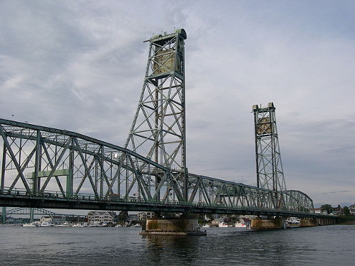 https://commons.wikimedia.org/wiki/File:Portsmouth_Memorial_Bridge_01.jpg
