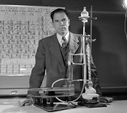 http://commons.wikimedia.org/wiki/File:Seaborg_in_lab.jpeg