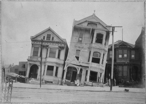 http://commons.wikimedia.org/wiki/File:San_Francisco_Earthquake_of_1906,_After_the_earthquake_-_NARA_-_522948.tif