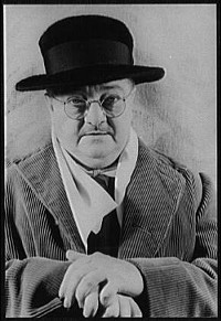 http://commons.wikimedia.org/wiki/File:Alexander_Woollcott_(1939).jpg