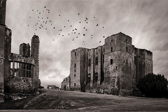 https://commons.wikimedia.org/wiki/File:Kenilworth_Castle_England.jpg