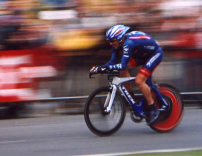 https://commons.wikimedia.org/wiki/File:Lance-Armstrong-TdF2004.jpg