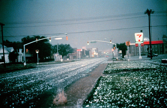 https://commons.wikimedia.org/wiki/File:Hailstorm.jpg