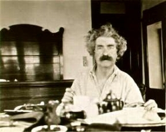 https://commons.wikimedia.org/wiki/File:Mark_Twain_at_breakfast,_1895.jpg