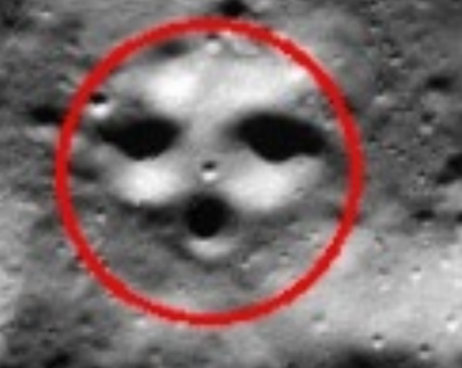 https://commons.wikimedia.org/wiki/File:FaceOnMoonSouthPole.png