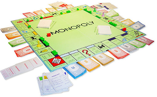 https://commons.wikimedia.org/wiki/File:German_Monopoly_board_in_the_middle_of_a_game.jpg