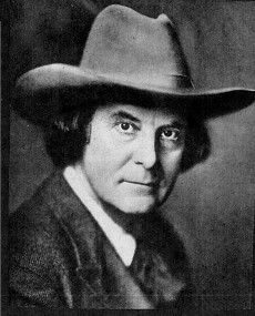 https://commons.wikimedia.org/wiki/File:Elbert_Hubbard_-_Project_Gutenberg_eText_12933.jpg