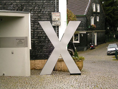 https://commons.wikimedia.org/wiki/File:Remscheid_Lennep_-_Deutsches_R%C3%B6ntgenmuseum_04_ies.jpg