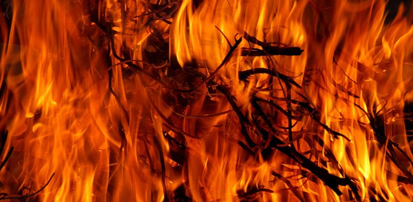 https://pixabay.com/en/fire-easter-easter-fire-flame-717504/