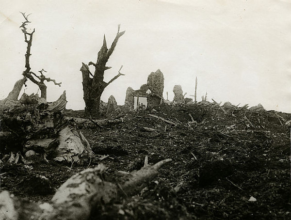 https://commons.wikimedia.org/wiki/File:Official_Photographs_taken_on_the_Front_in_France_-_View_of_Gommecourt_as_seen_today_(15560800766).jpg