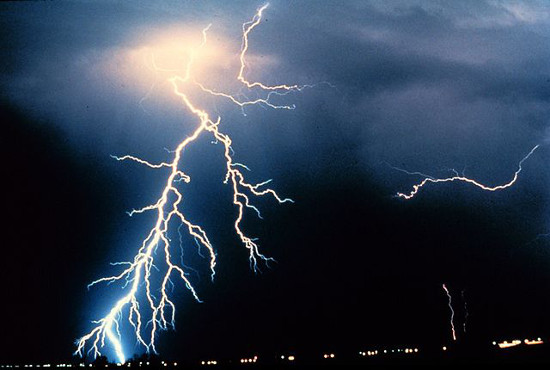 https://commons.wikimedia.org/wiki/File:Lightning_NOAA.jpg